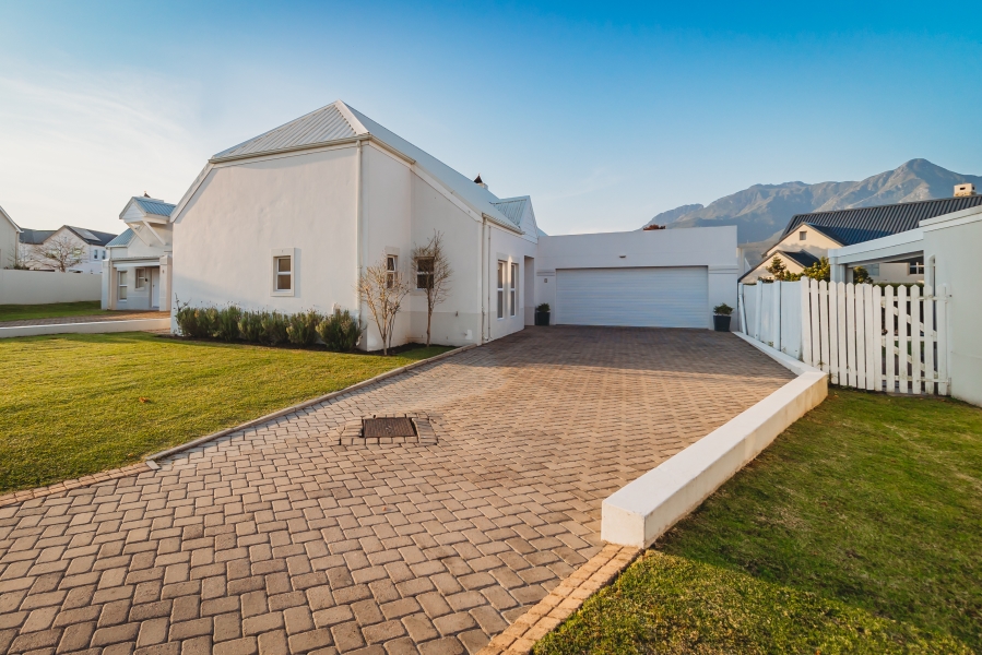 3 Bedroom Property for Sale in Kingswood Golf Estate Western Cape